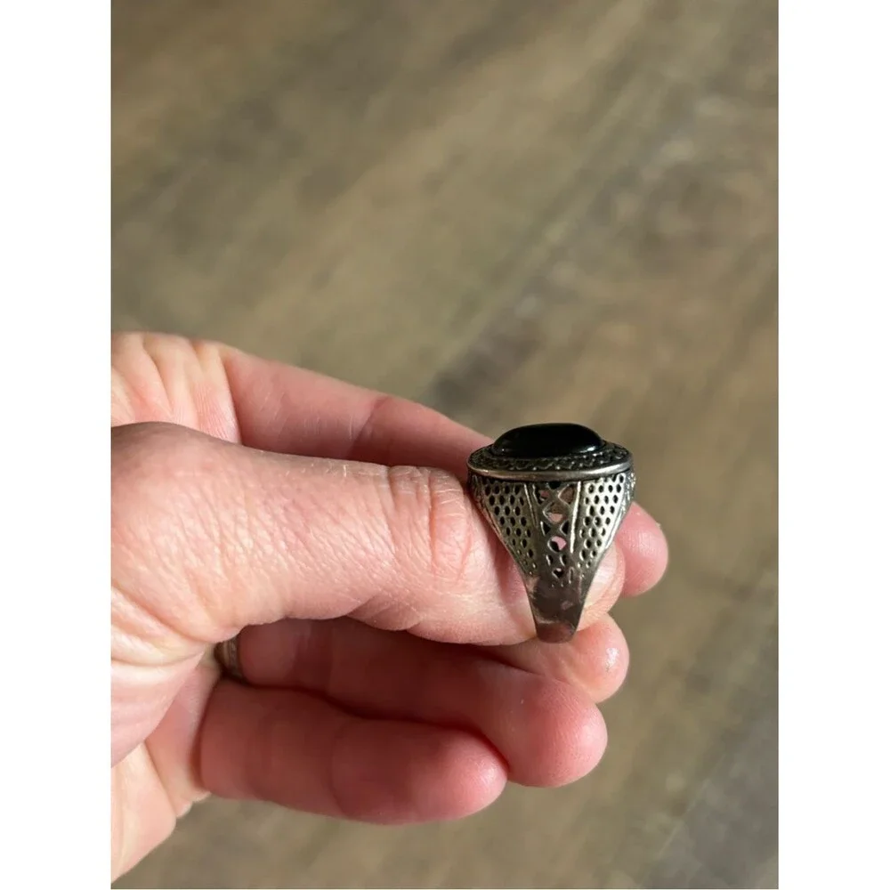 Vintage women’s size 11.5 metal black enamel center and pierced detailing ring